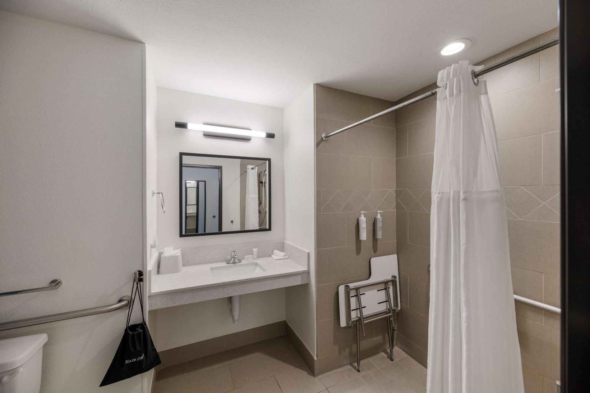 Spark By Hilton South 2*